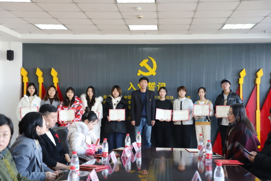 艺术学院举行“双馨”班导师与成长发展指导员聘任仪式