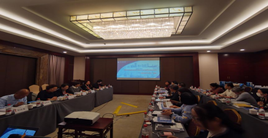 坚持“两个确立”，争做主力军、排头兵、策源地、领头羊