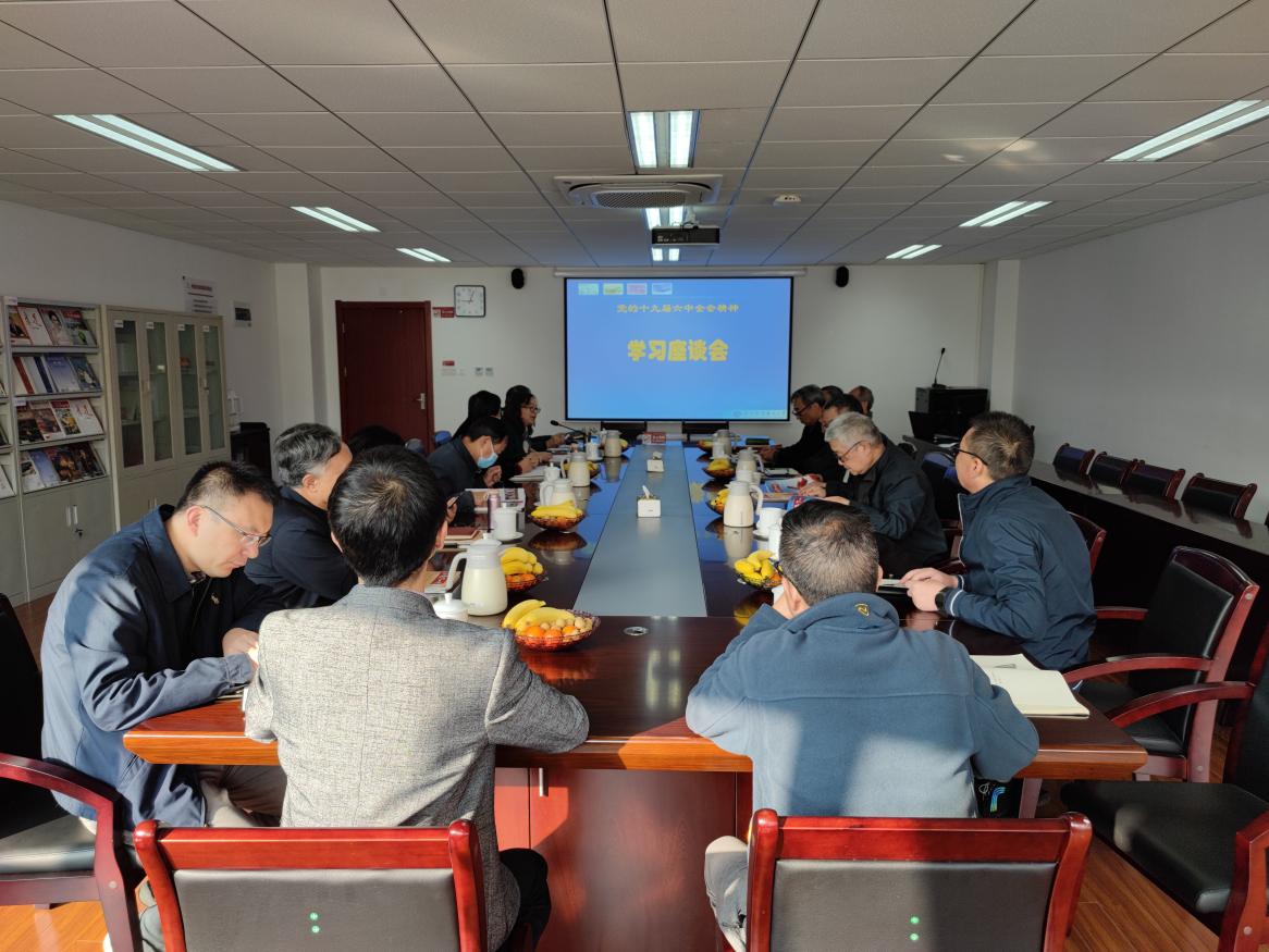 校关工委老同志热议党的十九届六中全会精神