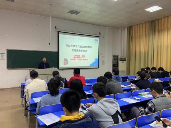校医院举办“2021年世界艾滋病日”主题宣传活动