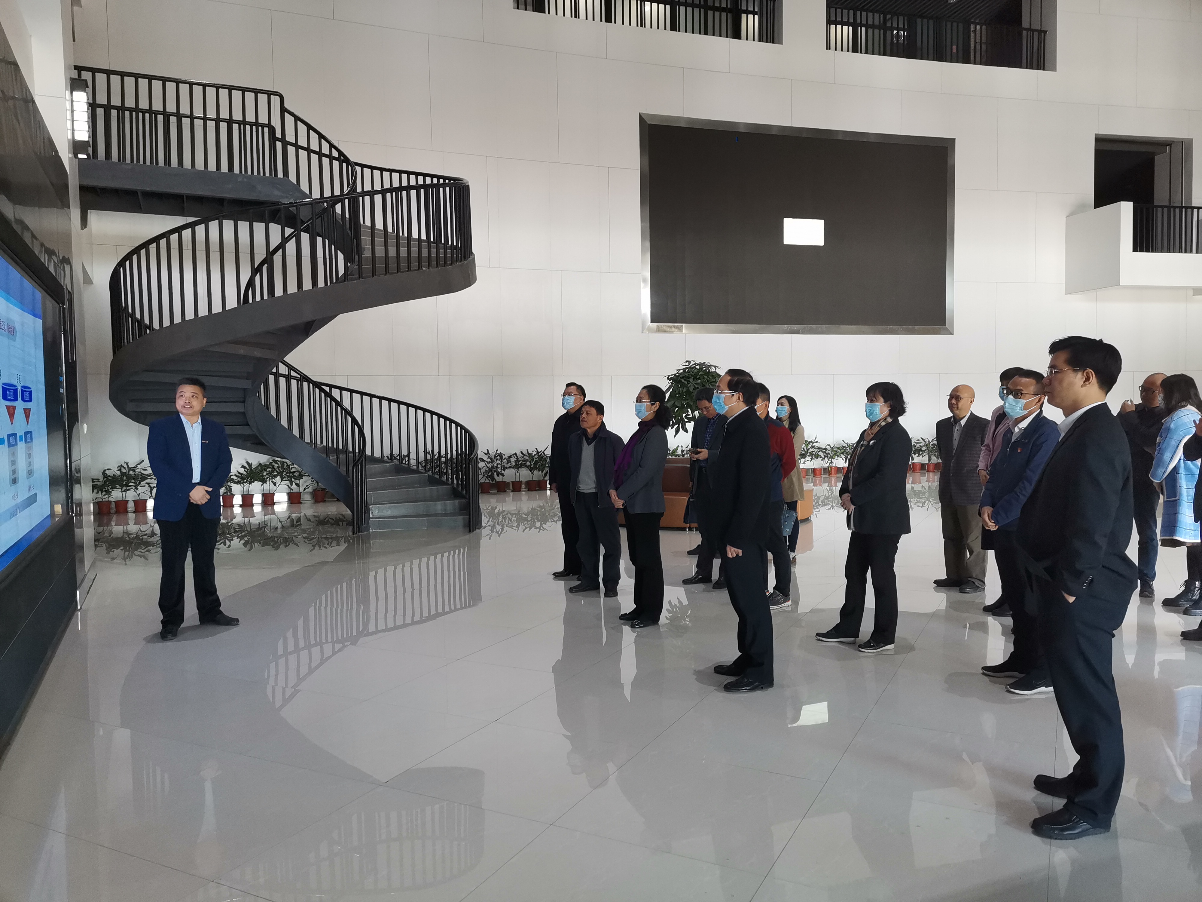 省政协人资环委王玲主任率队到福州大学国家大学科技园调研