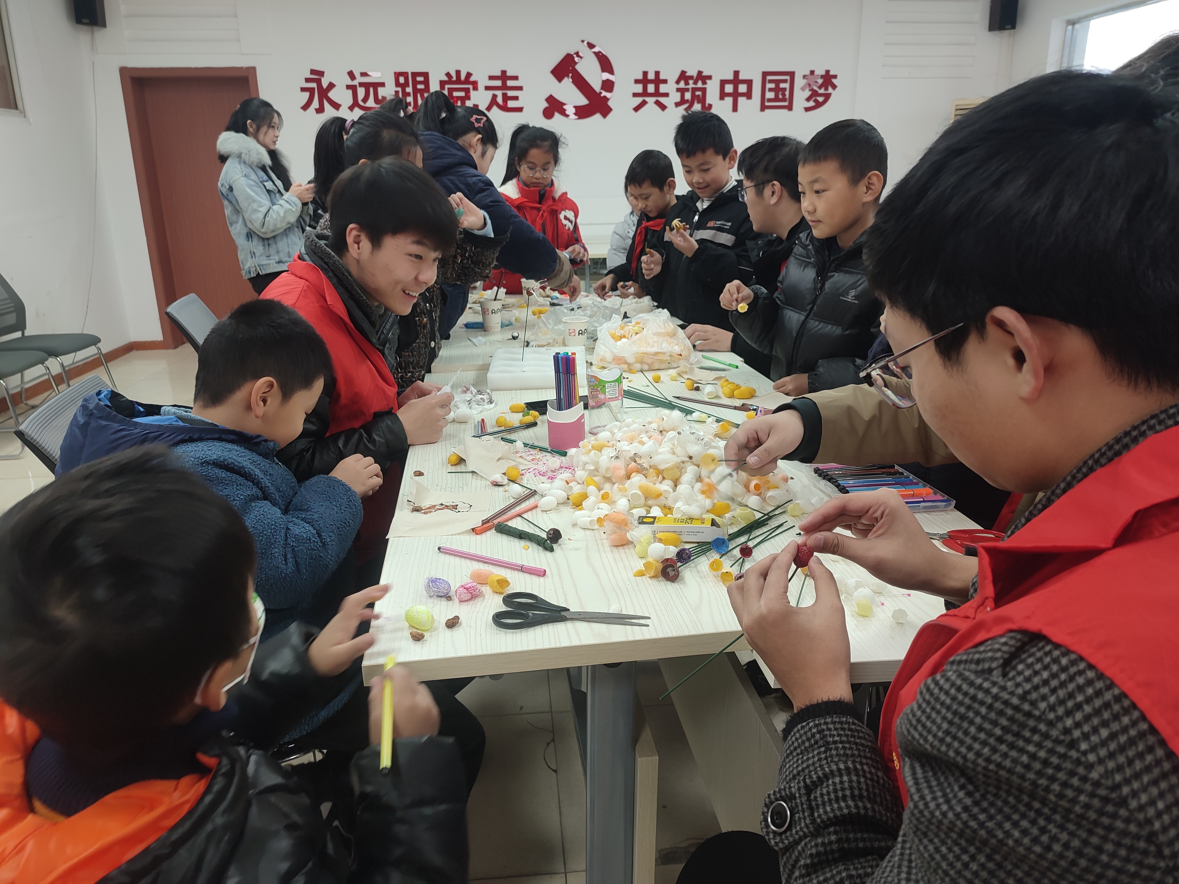 生物技术学院开展“乐学蚕茧科普”主题活动