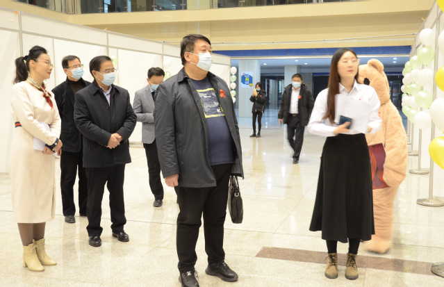我校举办首届“青年倡导，为艾发声”青春健康主题教育互动展