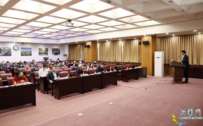 党委中心组学习暨十九届六中全会精神专题报告会举行