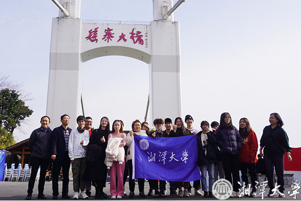 15名港澳台学子赴湘西开展国情教育