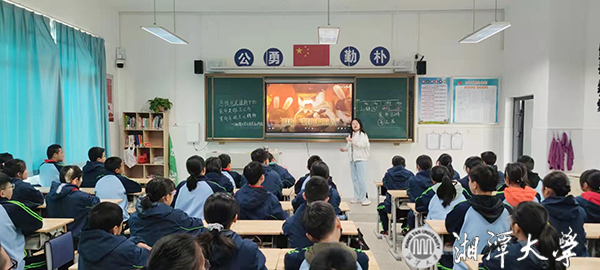 马克思主义学院党史宣讲志愿服务队走进湘大附属实验学校