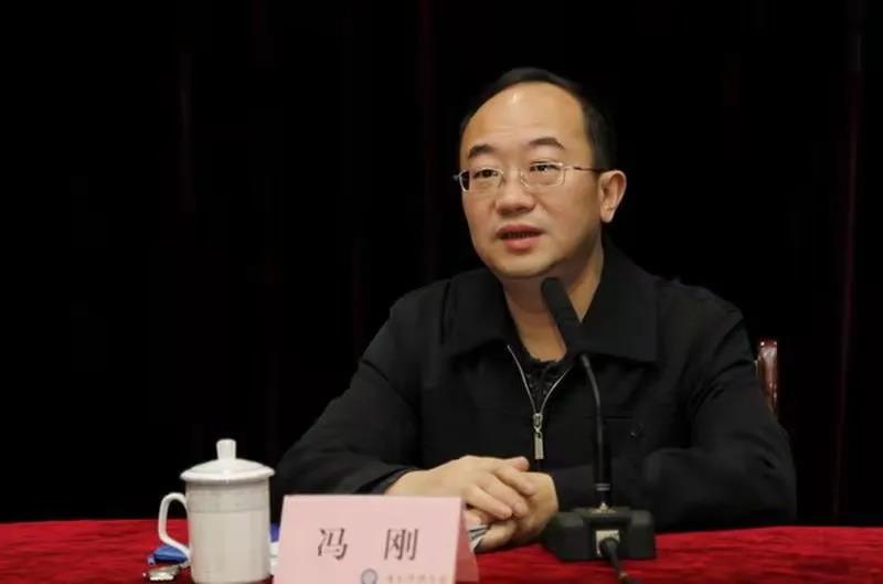北京师范大学冯刚教授为我校师生作学习贯彻党的十九届六中全会精神专题讲座