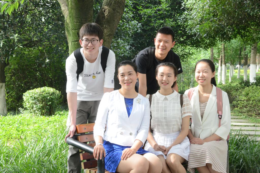 我校首席辅导员舒小立荣获2021年全国“高校辅导员年度人物提名奖”