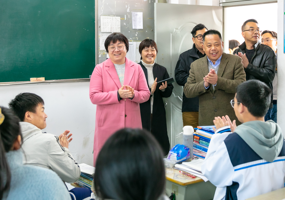 李钧敏赴黄岩走访看望“中本一体化”学生