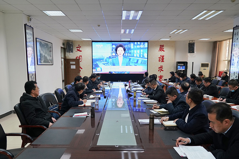 学校召开党委理论学习中心组学习会议