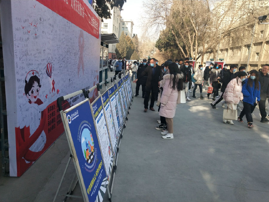 守法规知礼让 安全文明出行 ——第十个“全国交通安全日”主题宣传活动