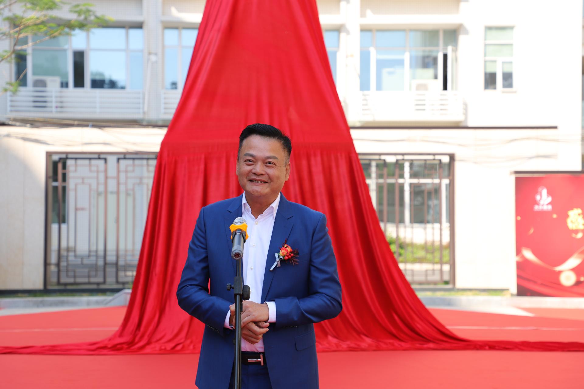 我校举行鲁班广场揭幕仪式