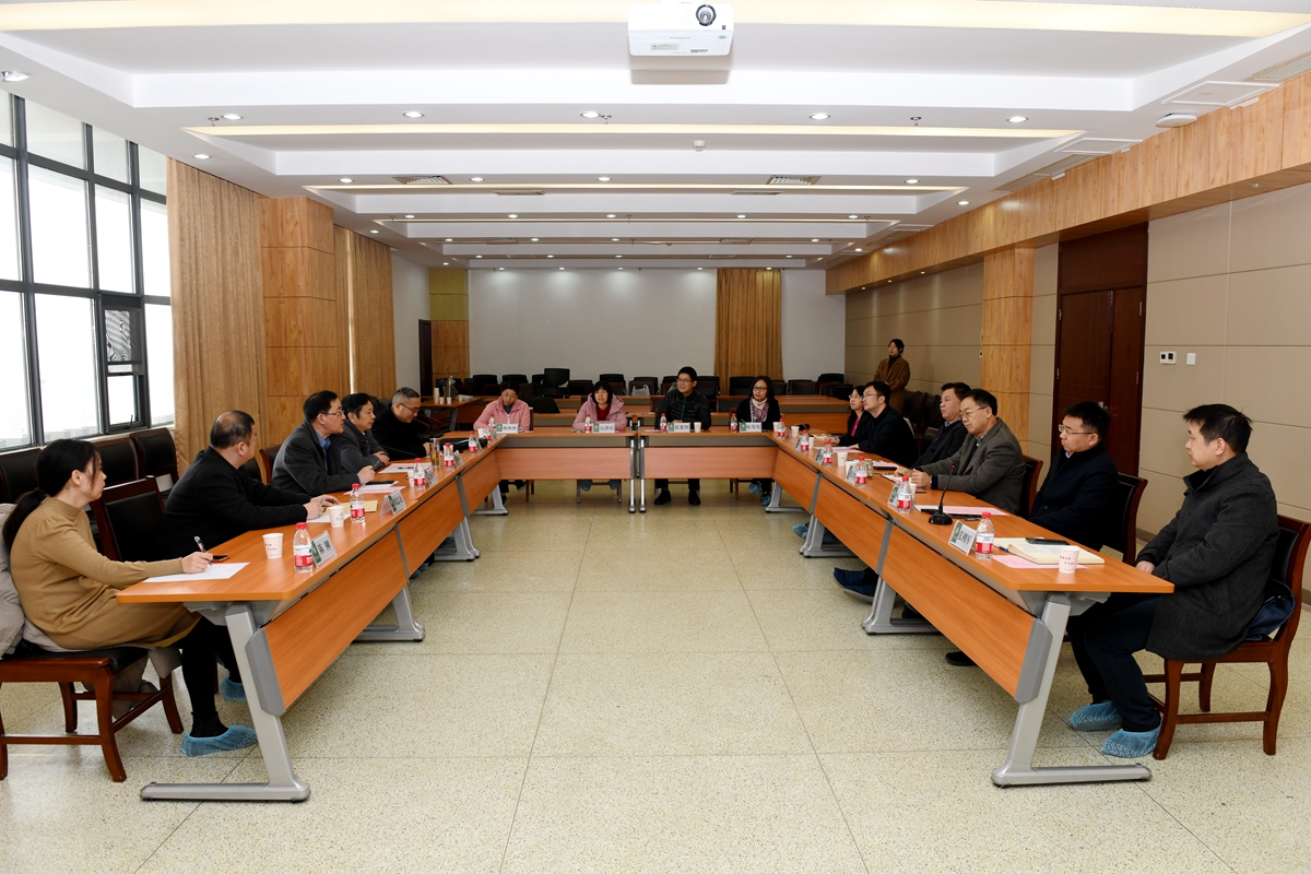 农业农村部科技教育司副司长张振华来校调研湖北洪山实验室