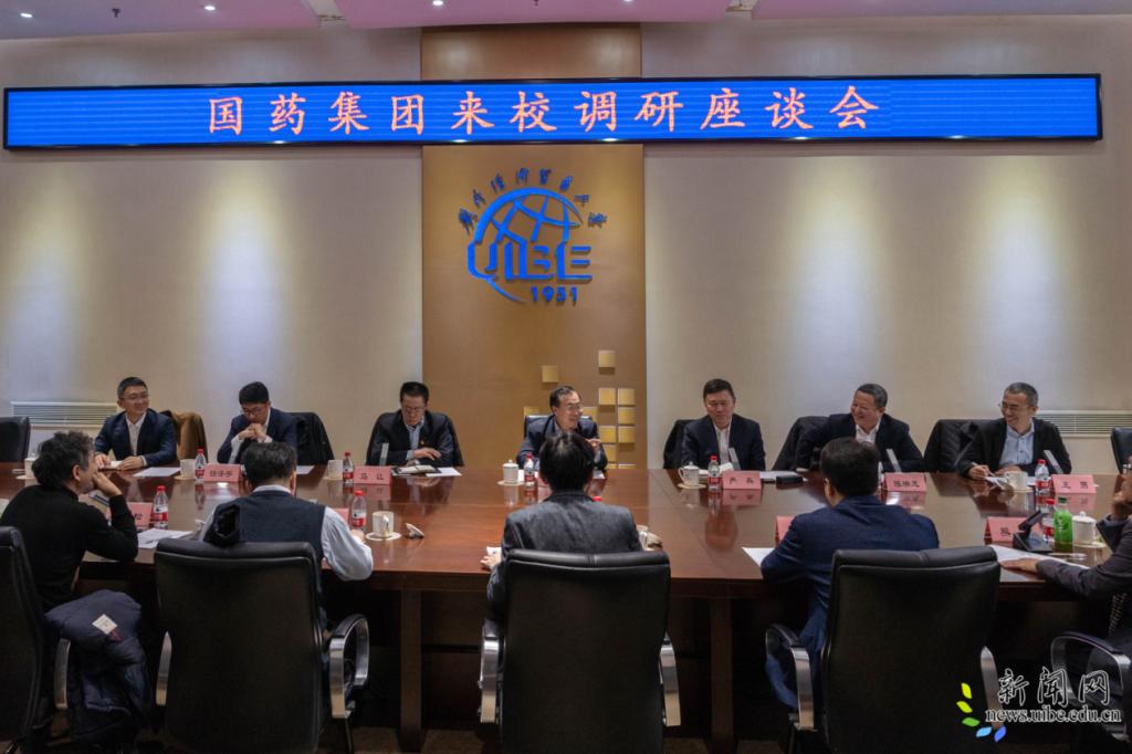 国药集团党委书记、董事长刘敬桢一行到访我校