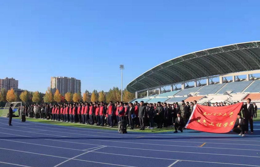 学校举办“青春向党·奋斗强国”主题升旗仪式