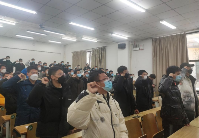 学校举办“青春向党·奋斗强国”主题升旗仪式