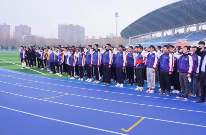 学校举办“青春向党·奋斗强国”主题升旗仪式