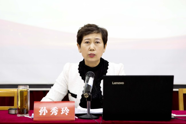 校党委常委、副校长孙秀玲为离退休职工宣讲十九届六中全会精神