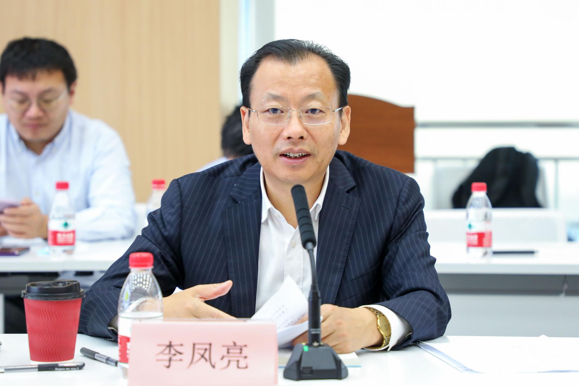 李凤亮书记到量子科学与工程研究院调研