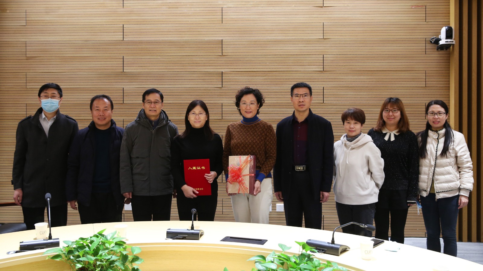 我校图书馆向石家庄市图书馆捐赠图书