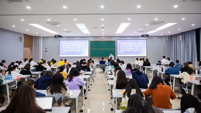 我校举行首届师范生班主任能力大赛