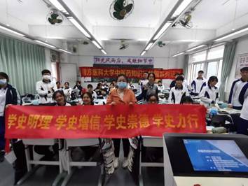 中医药知识进校园活动让中学生沉浸式体验中医学