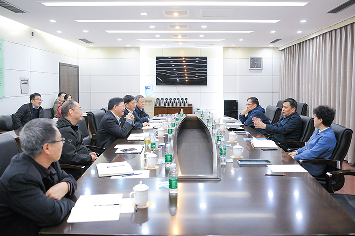 焦作市示范区党工委书记吕沛、管委会主任宫卫红一行到校交流