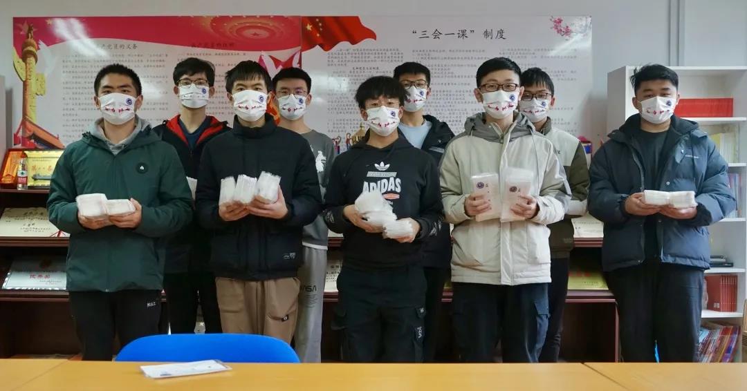 船舶与海洋工程学院为报考2022年硕士研究生招生考试同学发放定制版口罩