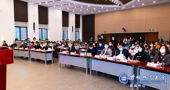 学校召开2020-2021年度优秀辅导员班主任表彰大会