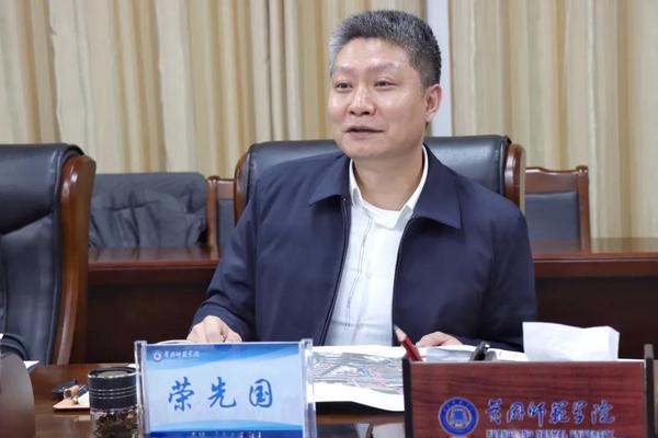 市领导来我校调研考察南北校区联通工程