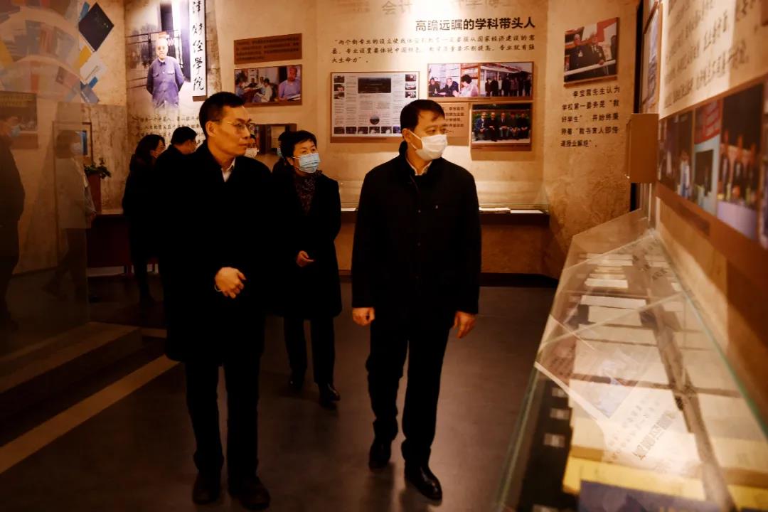 市委常委、市委教育工委书记王庭凯来我校调研指导