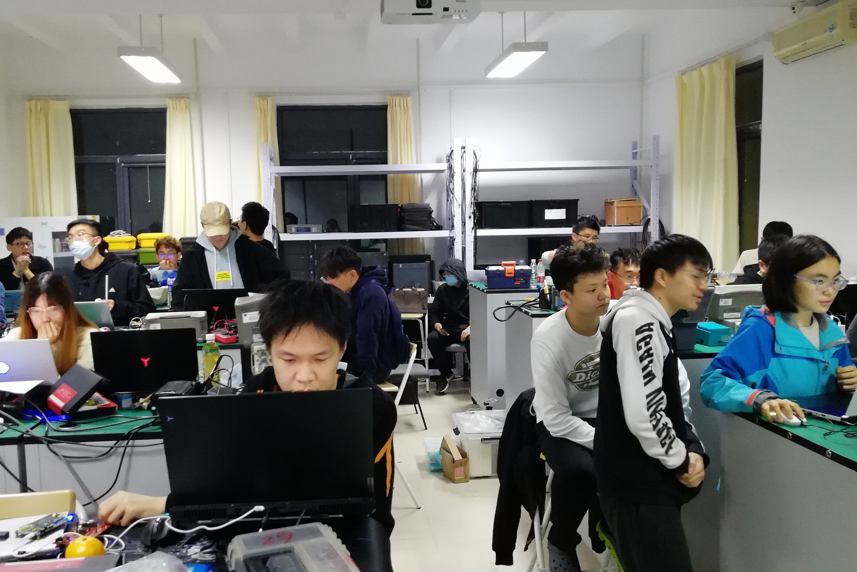 我校学生获2021年全国大学生电子设计竞赛一等奖
