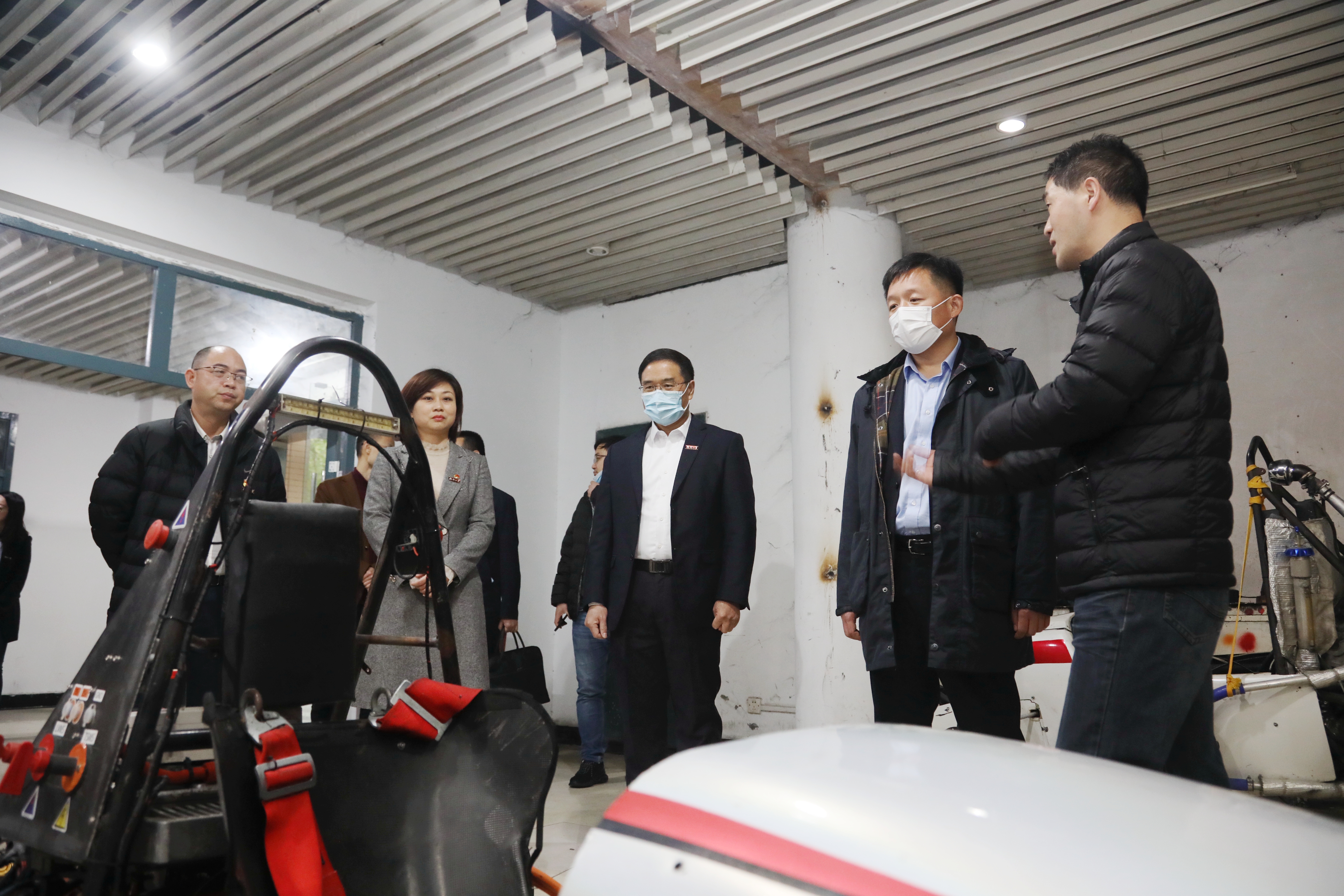团中央青年发展部黄大伟部长一行来校调研