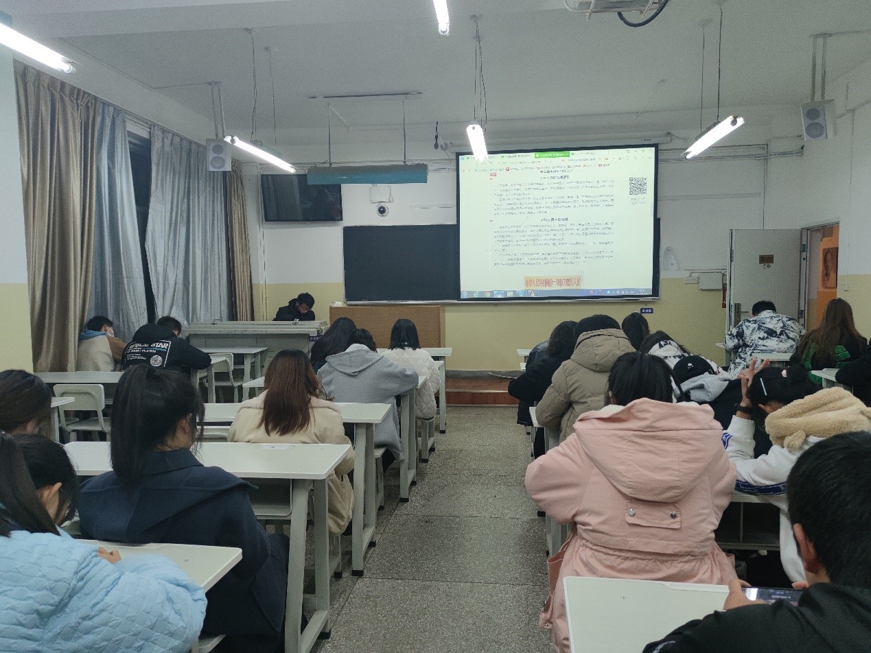 物流学院班级举行宪法学习主题班会