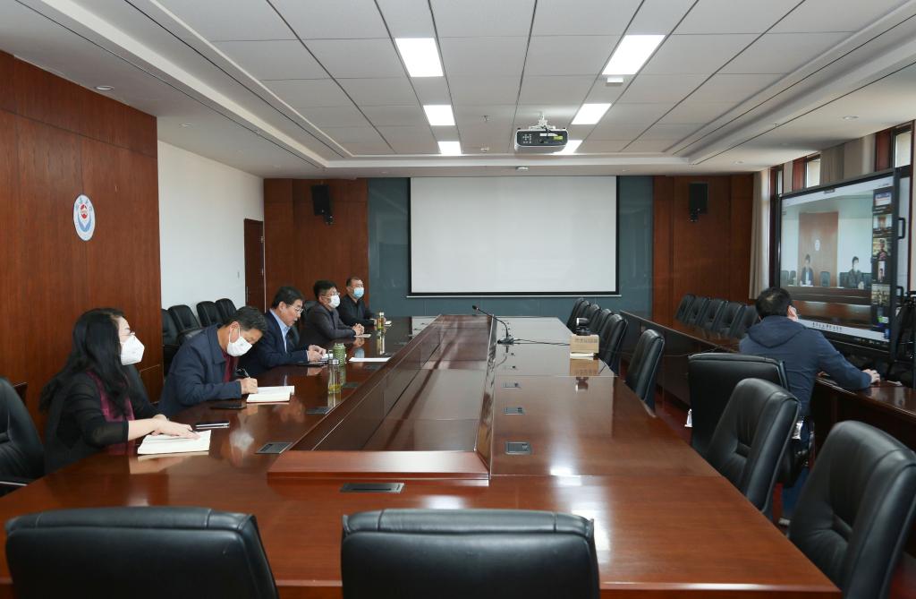 我校召开学习党的十九届六中全会精神线上宣讲报告会