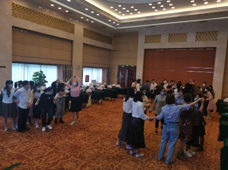 “秋日暖阳送春晖”——记2021年帮扶梅州市 小学语文教师赴穗跟岗培训班开班典礼