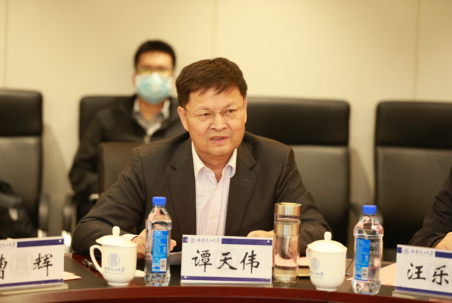 中国石化催化剂有限公司陈遵江董事长一行到我校开展合作交流