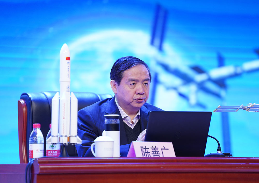 讲座伊始,陈善广副总设计师从"嫦娥奔月""万户飞天""敦煌飞天"的故事