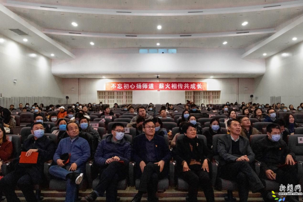 第8届青年教师拜师会暨表彰大会举行 92对师徒结对