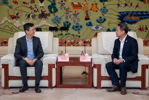 香港特区政府驻京办代表团来访我校