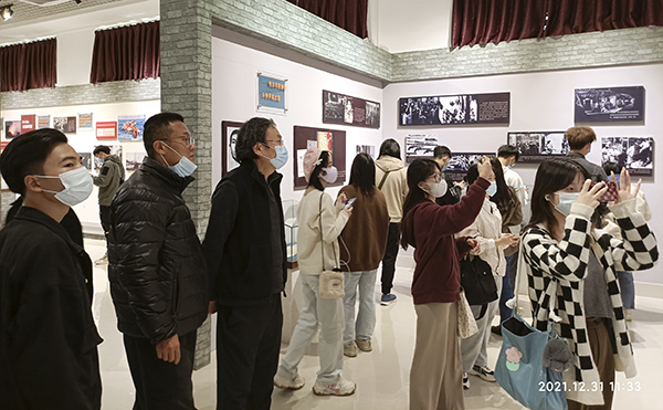 中歌艺术学院学子前往南路革命教育基地开展思政课程活动