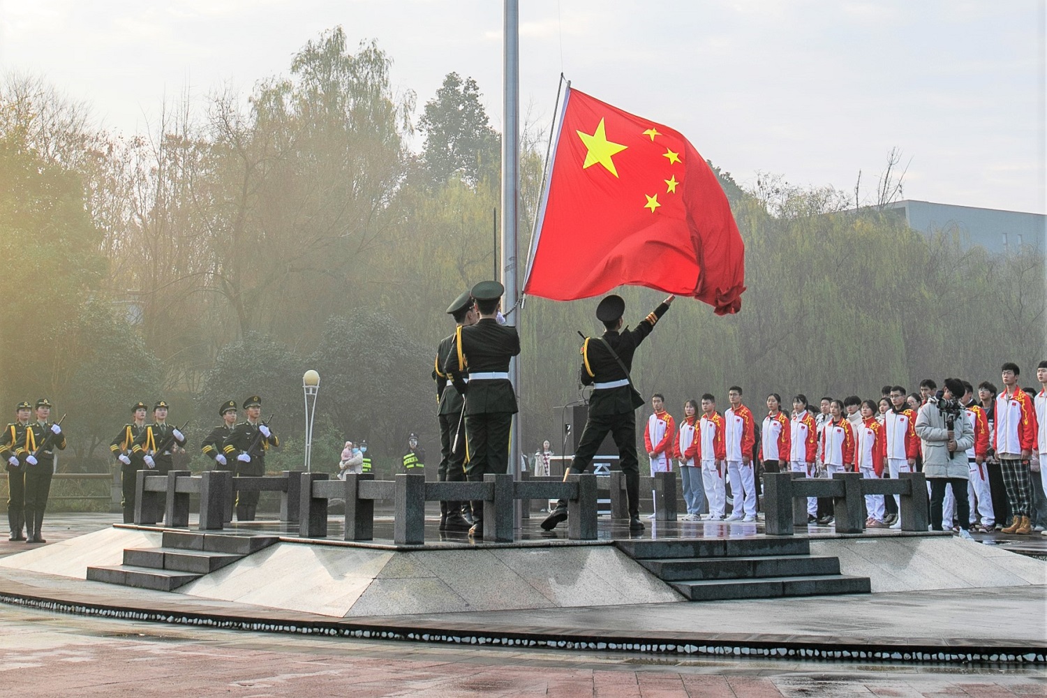 学校举行2022年 元旦升国旗仪式