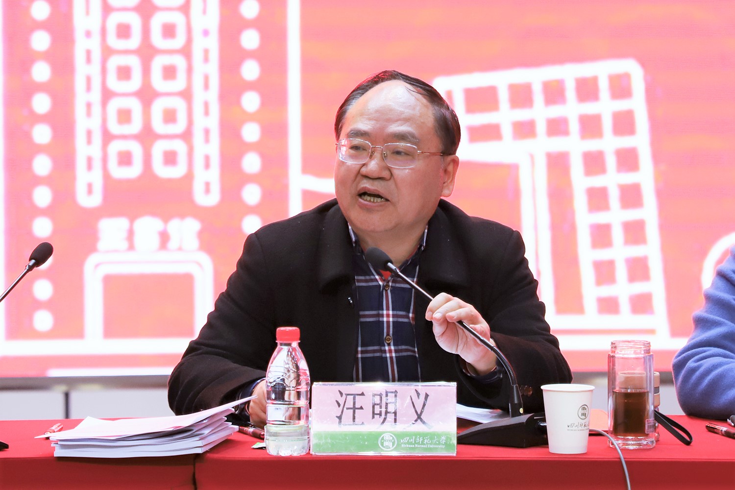 学校召开2021届毕业生就业工作总结表彰会暨2022届就业工作推进会