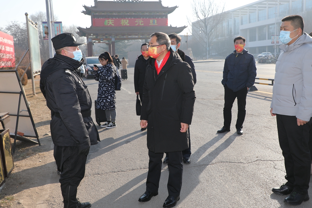 校党委书记廖允成元旦慰问师生员工