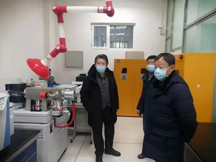 学校实验室技术安全工作委员会办公室组织开展实验室安全检查工作