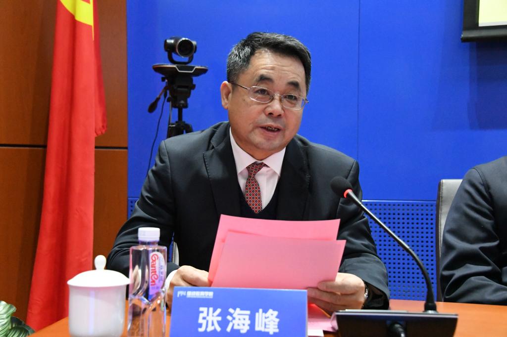 内蒙古自治区中小学幼儿园教师培训项目执行办公室揭牌仪式暨内蒙古自治区2022年“三科”教师培训研讨会在我校举办