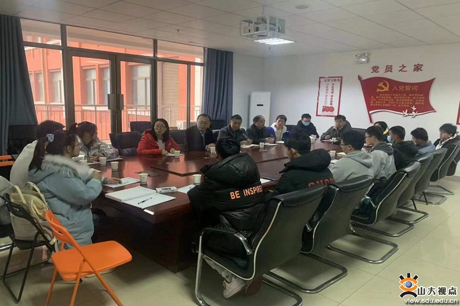 ［材料］举行“师生座谈会”