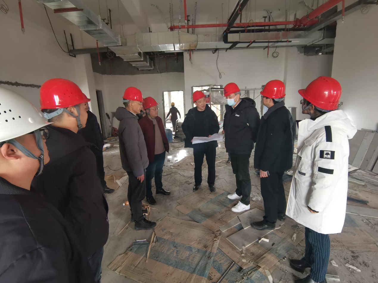 副校长陈运超、李国军一行考察学生活动中心在建工程