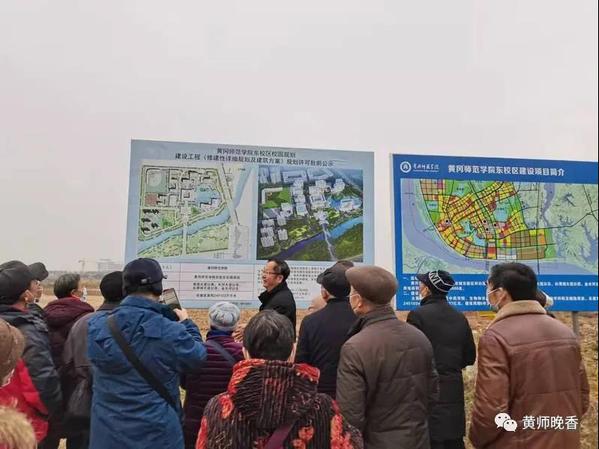 我校离退休老同志参观学校办学成就