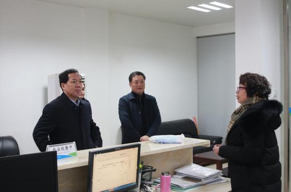 刘起军率队进行校园安全检查